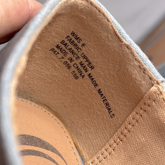 CHARMING CHARLIE. PEACE OUT, WOMENS SHOES SIZE 6. - Picture 7 of 7